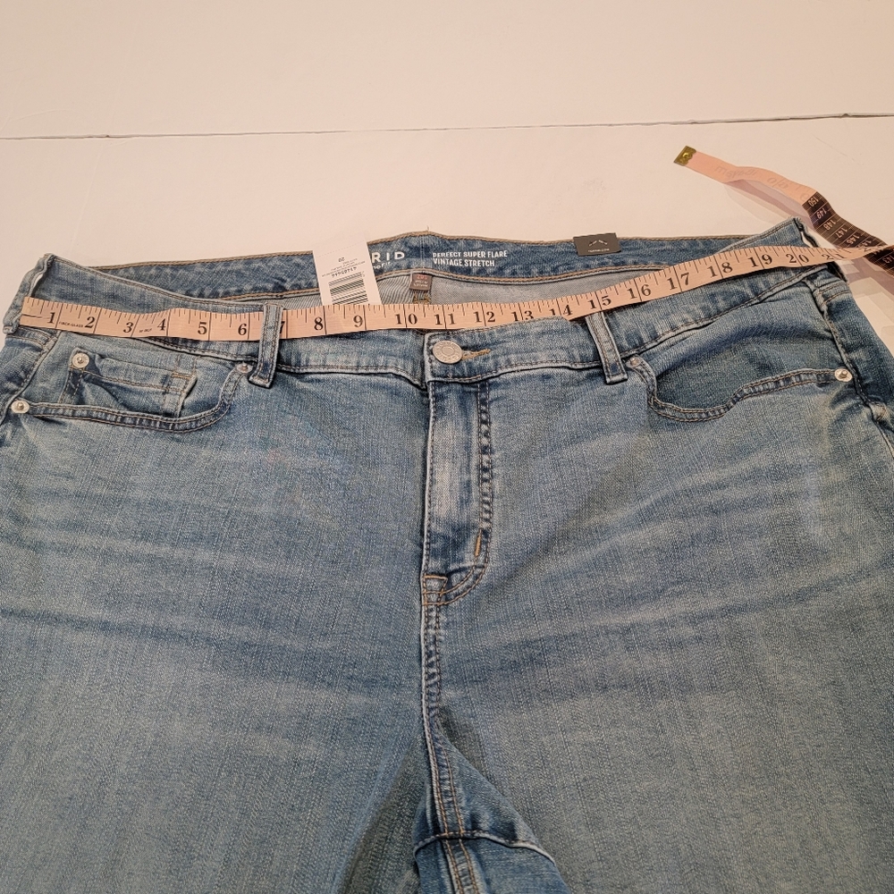 Torrid Perfect Flare Vintage Stretch Mid-Rise Jean Smooth Sailing Size 20 Short - Picture 13 of 17